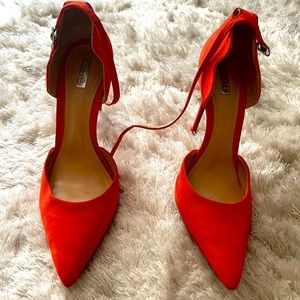 SCHUTZ ANKLE STRAP HEELS!